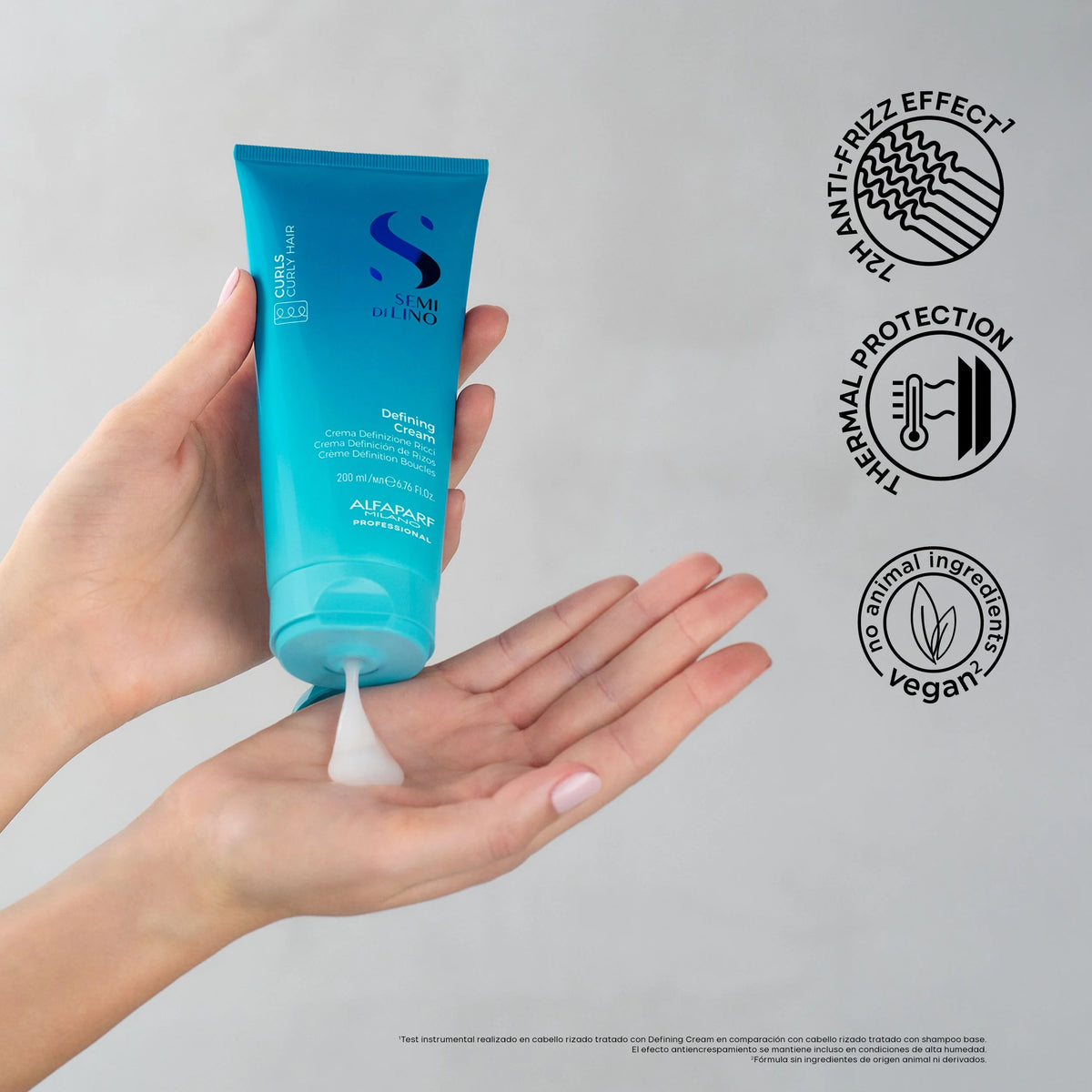Textura de Alfaparf Curls Defining Cream 200ml, crema vegana para rizos con protección térmica y efecto anti-frizz.