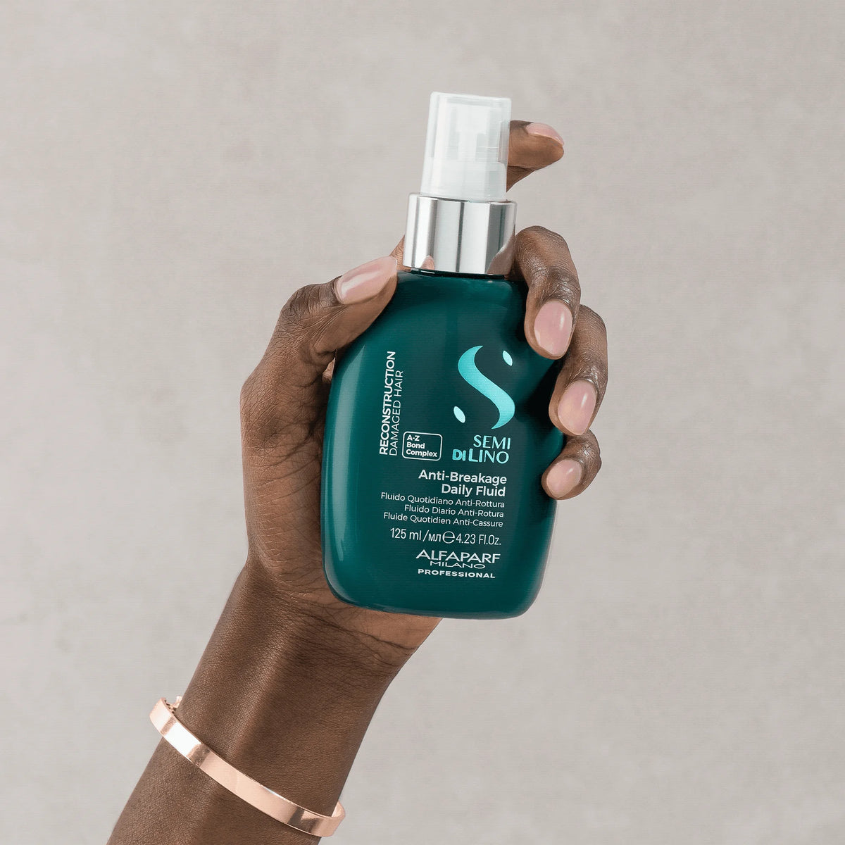 Alfaparf Semi di Lino Anti-Breakage Leave-in 125 ml. Fluido de cuidado diario que ayuda a mantener el cabello suave y manejable sin sensación pesada.