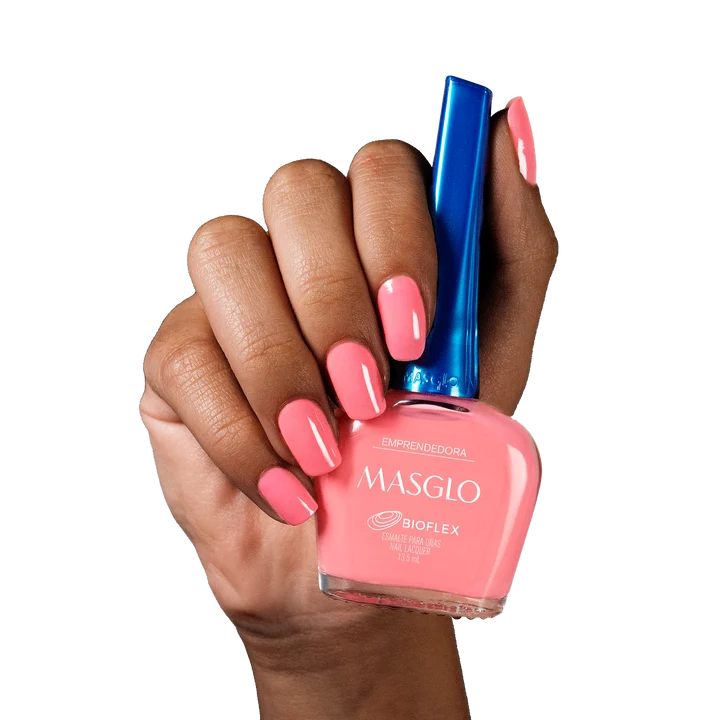 Masglo Bioflex Emprendedora 13.5 ml — Esmalte coral rosado aplicado en manicure Panama Majo Belleza