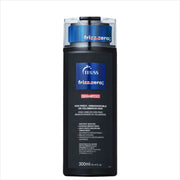 Textura fluida del shampoo TRUSS Frizz Zero, fórmula enriquecida para limpiar sin resecar y reducir el volumen del cabello.